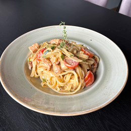 Pasta z kurczakiem w sosie śmietanowym