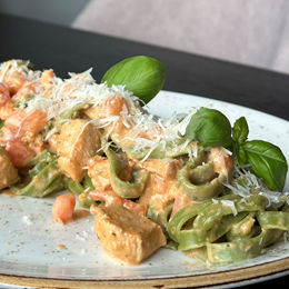 Pasta z kurczakiem w sosie Salsa Rosa