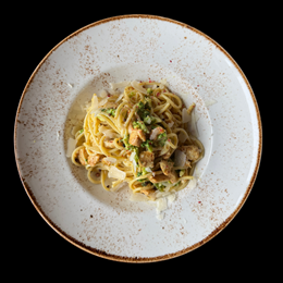 Pasta z brokułami i kurczakiem w sosie śmietanowym - pasta miesiąca