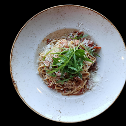 Pasta ze spianatą piccante i boczkiem w sosie śmietanowo-truflowym - pasta miesiąca